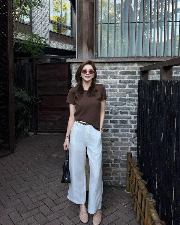  Wide-Leg Linen Trousers