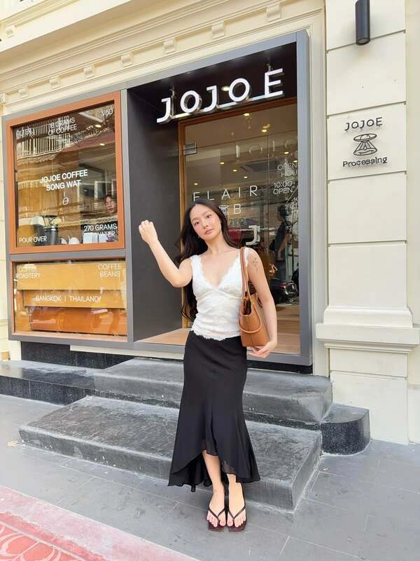  White Lace Top Black Skirt