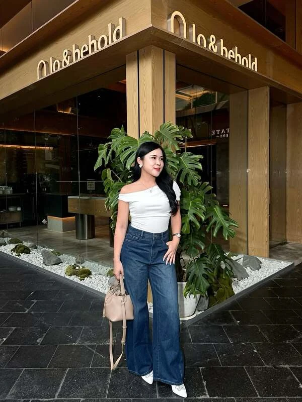 Off-Shoulder Top Wide Jeans