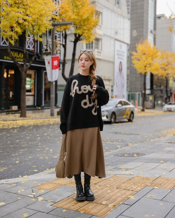 Graphic Sweater, Midi Skirt