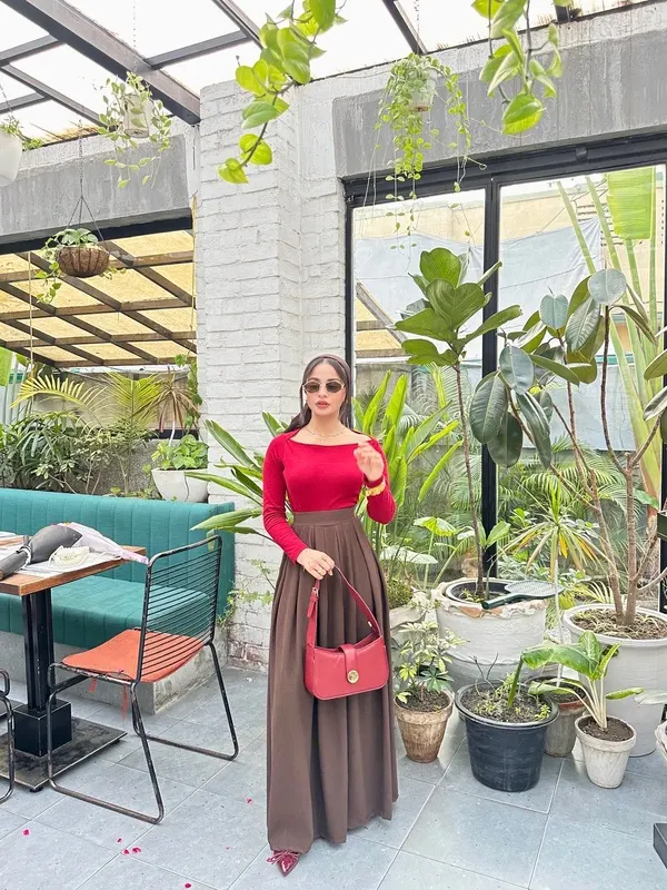 Brown Pleated Skirt Outfit