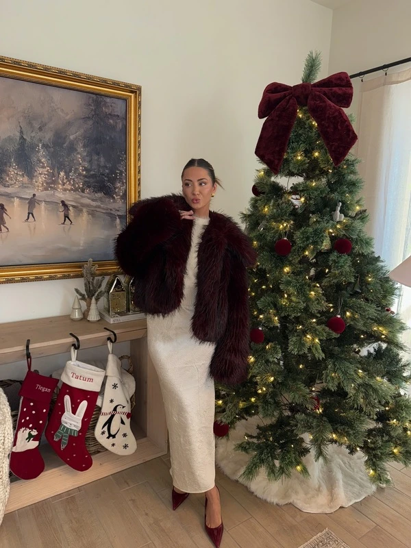 Shaggy Burgundy Jacket Outfit