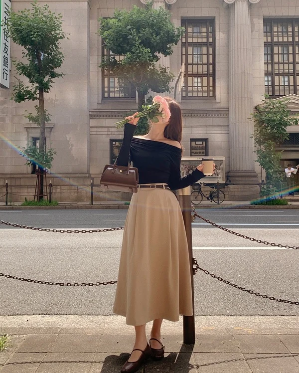 Off Shoulder Top Street Style