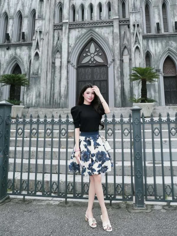 Blue Floral Skirt Outfit