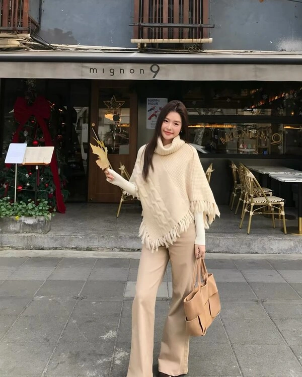  Cream Poncho Outfit