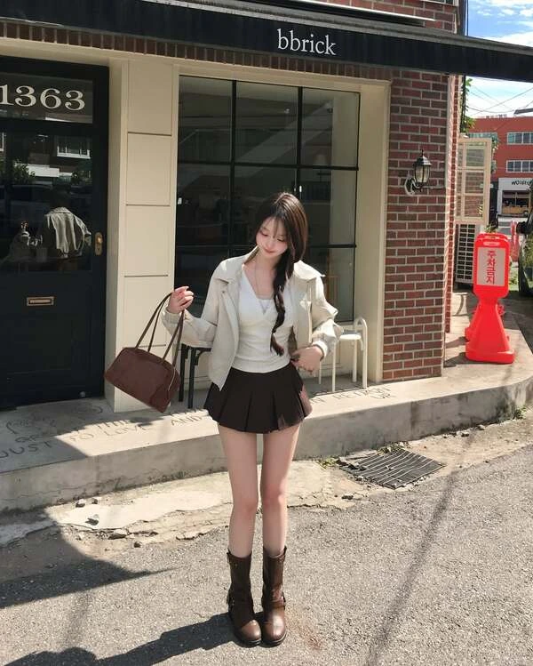 Cream Cropped Jacket Outfit