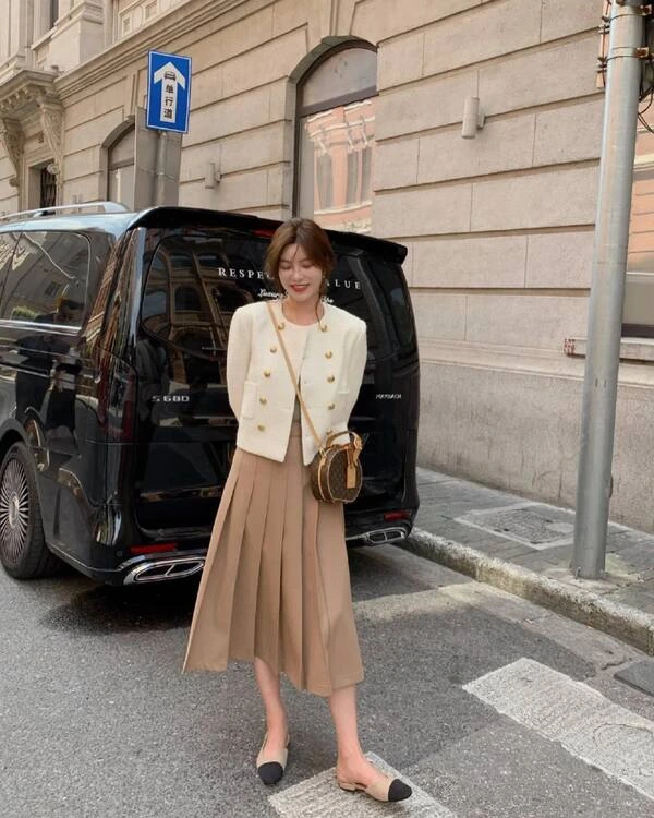 Cream Tweed Jacket Outfit