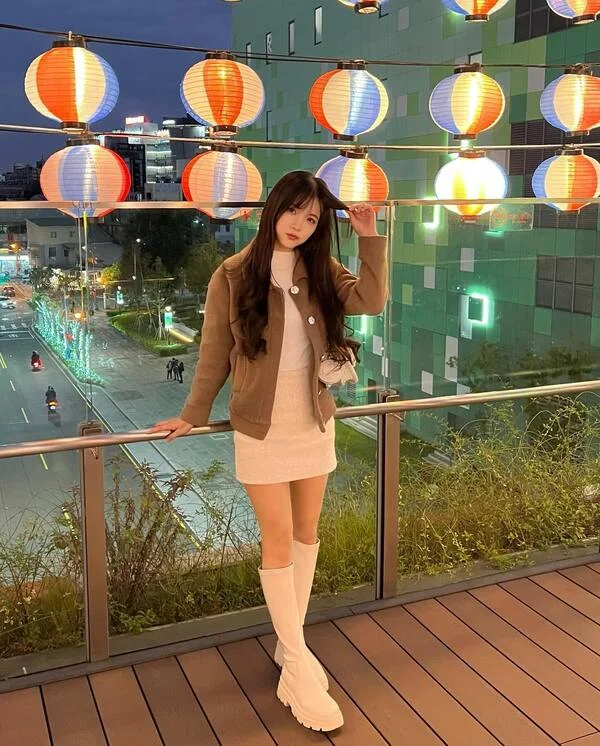 Brown Fuzzy Jacket Outfit