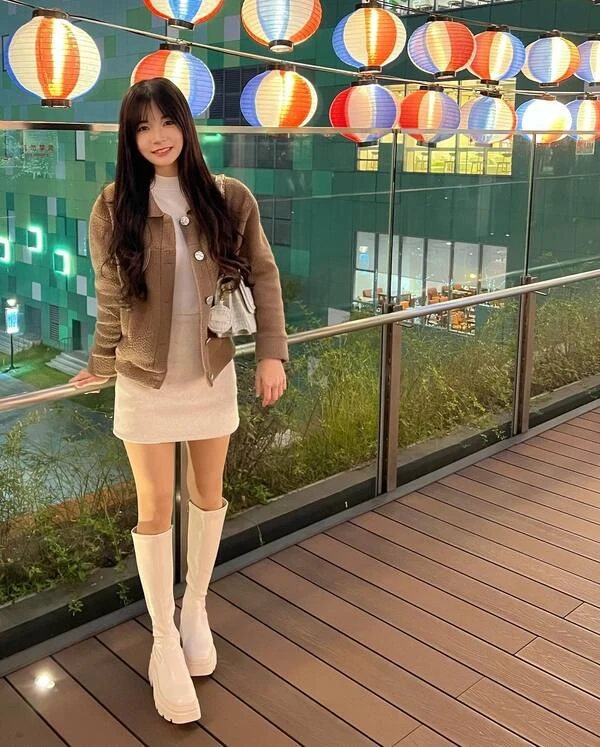 White Knee High Boots Outfit